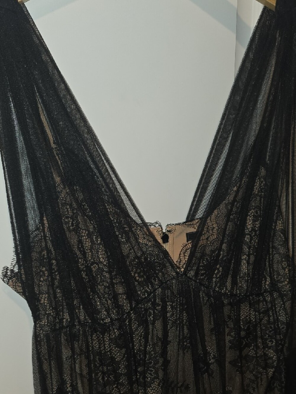 BCBGMAXAZRIA lace and tulle gown Size 12 - Picture 4 of 7